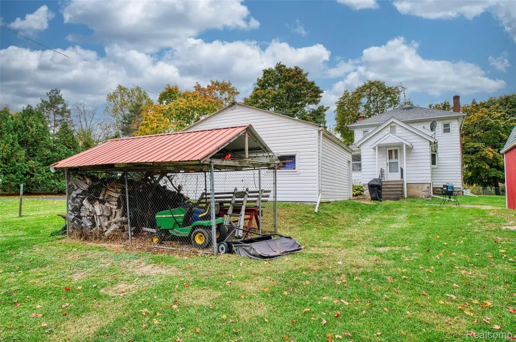 421 West Street Howell City MI 48843