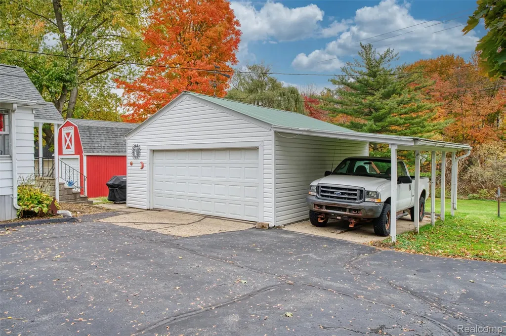 421 West Street Howell City MI 48843