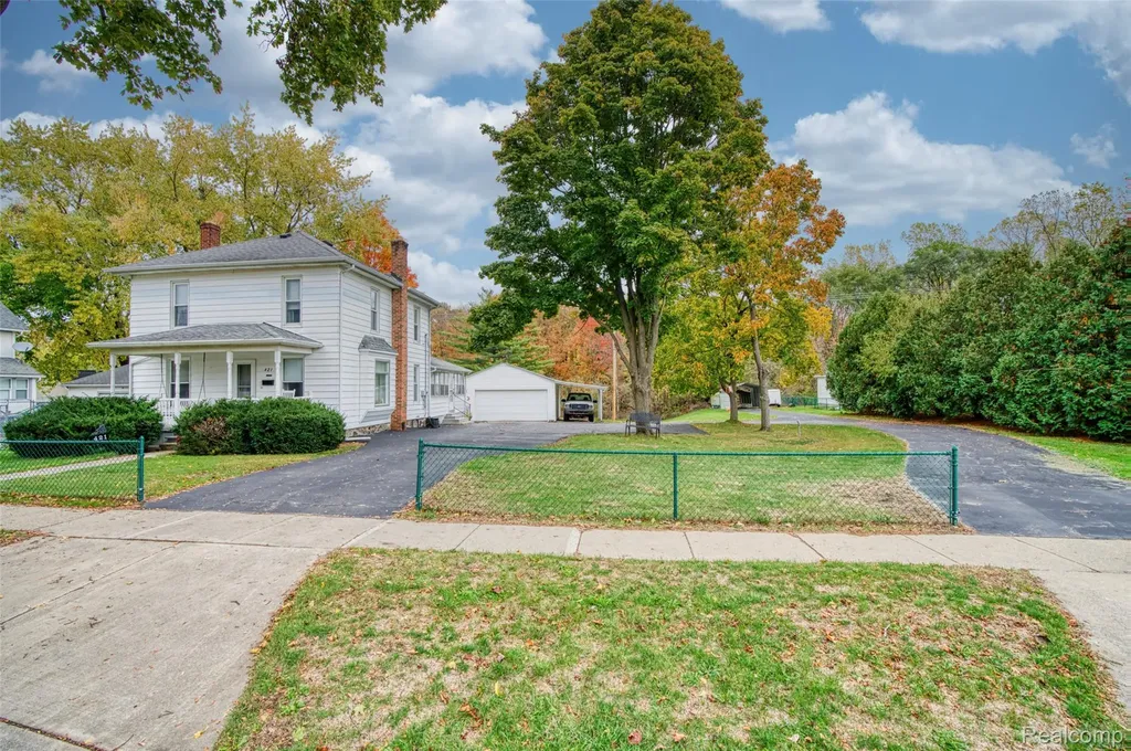 421 West Street Howell City MI 48843