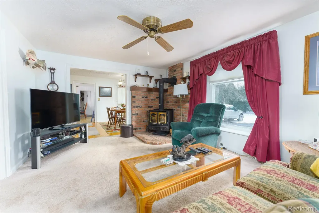 421 West Street Howell City MI 48843