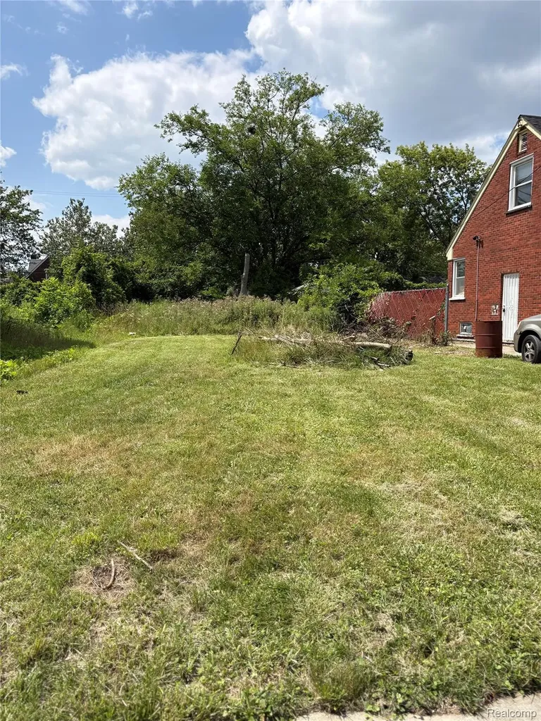 114215 Sorrento Detroit City MI 48227