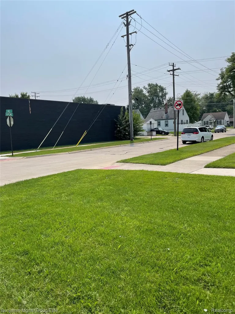 14001 W 11 Mile Road Oak Park City MI 48237