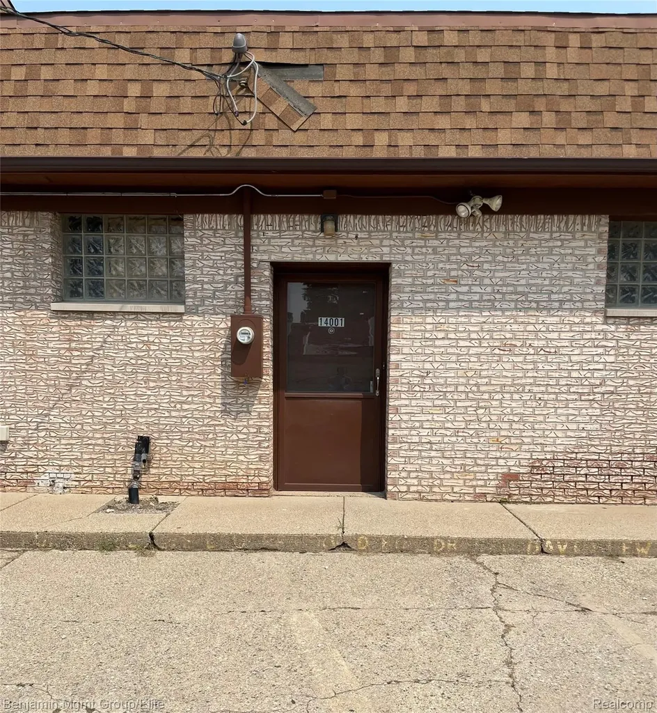 14001 W 11 Mile Road Oak Park City MI 48237