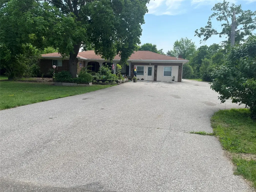 3421 S Dye Road Flint City MI 48507