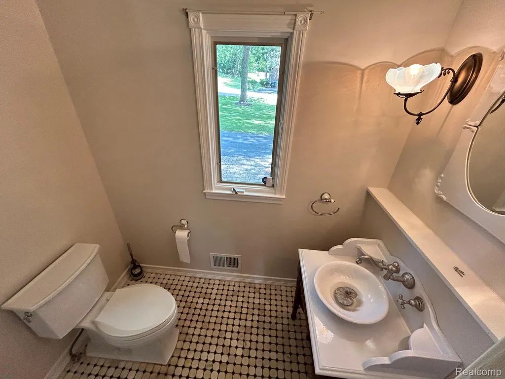 5352 W Doherty Drive West Bloomfield Charter Township MI 48323