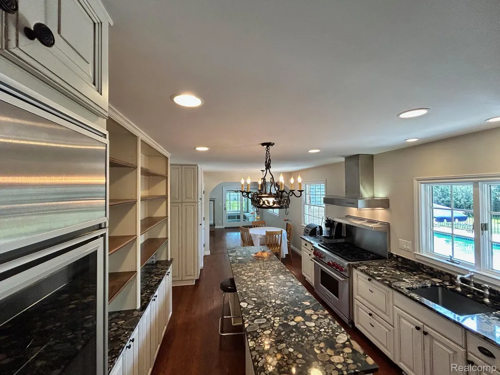 5352 W Doherty Drive West Bloomfield Charter Township MI 48323