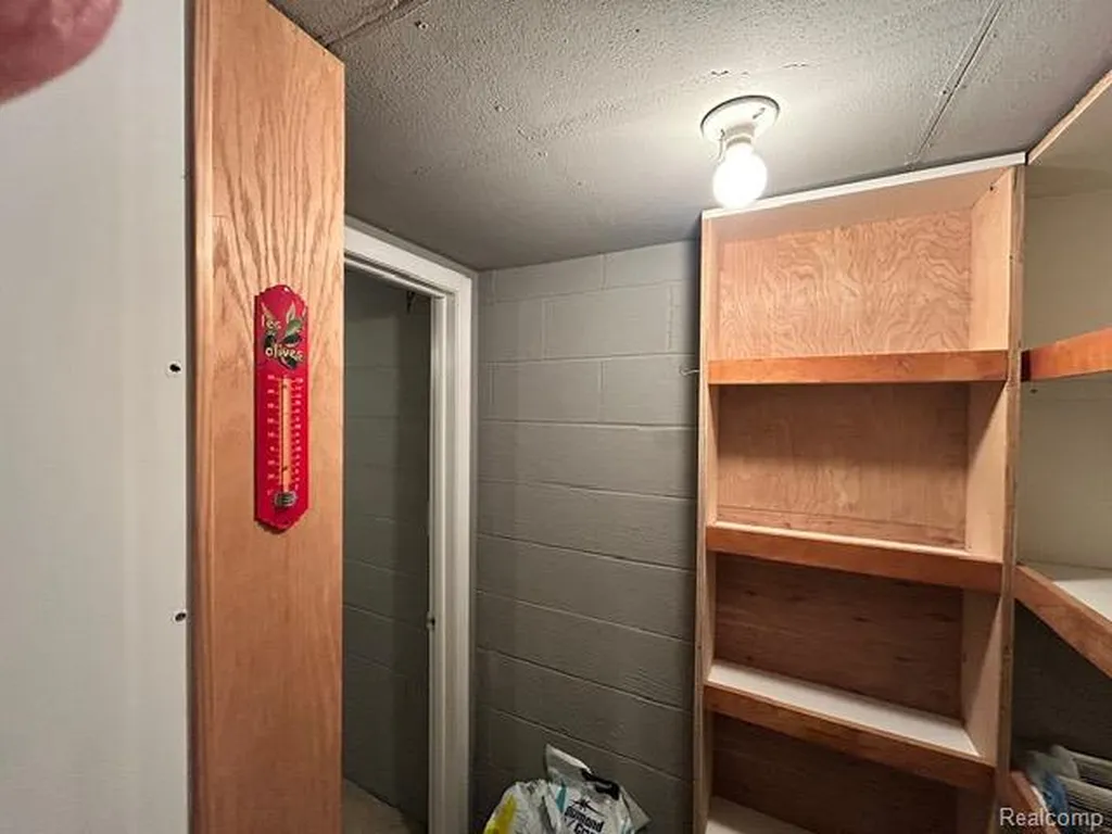5352 W Doherty Drive West Bloomfield Charter Township MI 48323