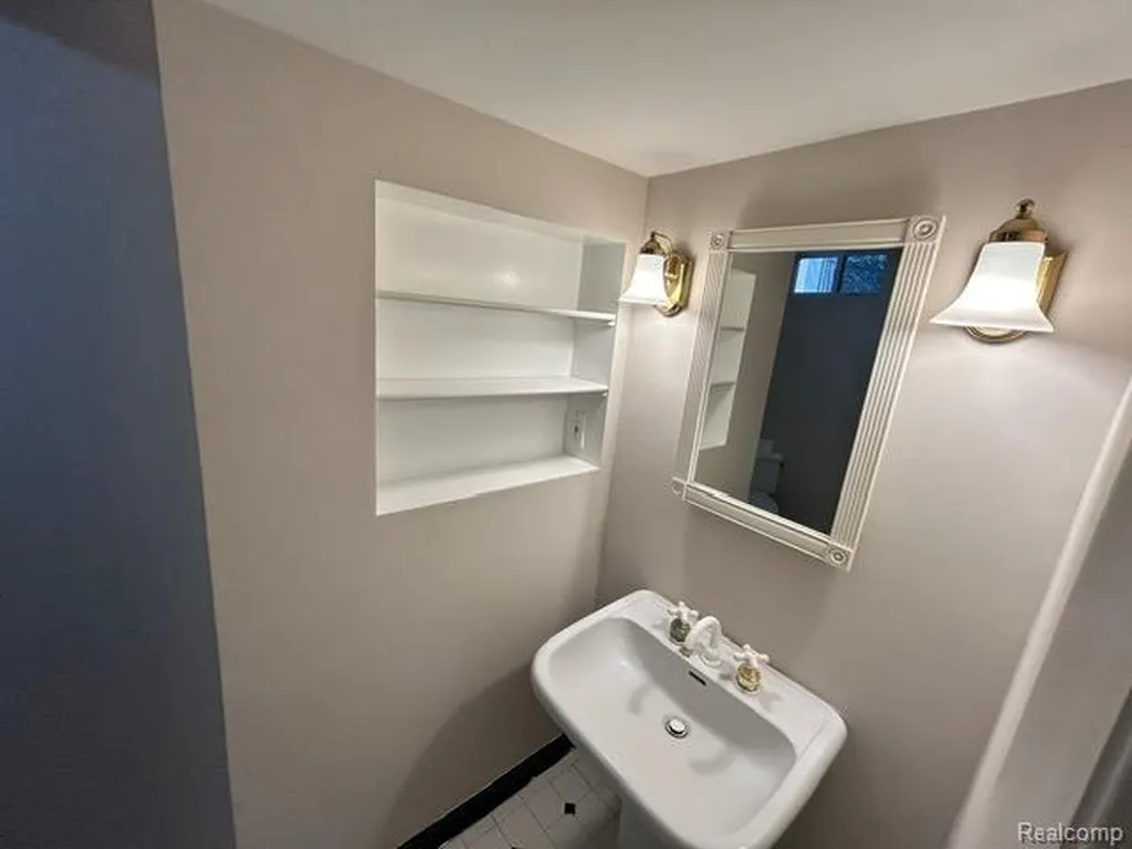 5352 W Doherty Drive West Bloomfield Charter Township MI 48323