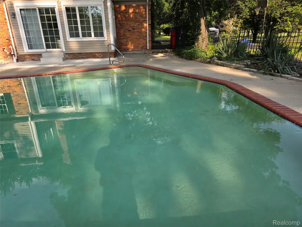 5352 W Doherty Drive West Bloomfield Charter Township MI 48323