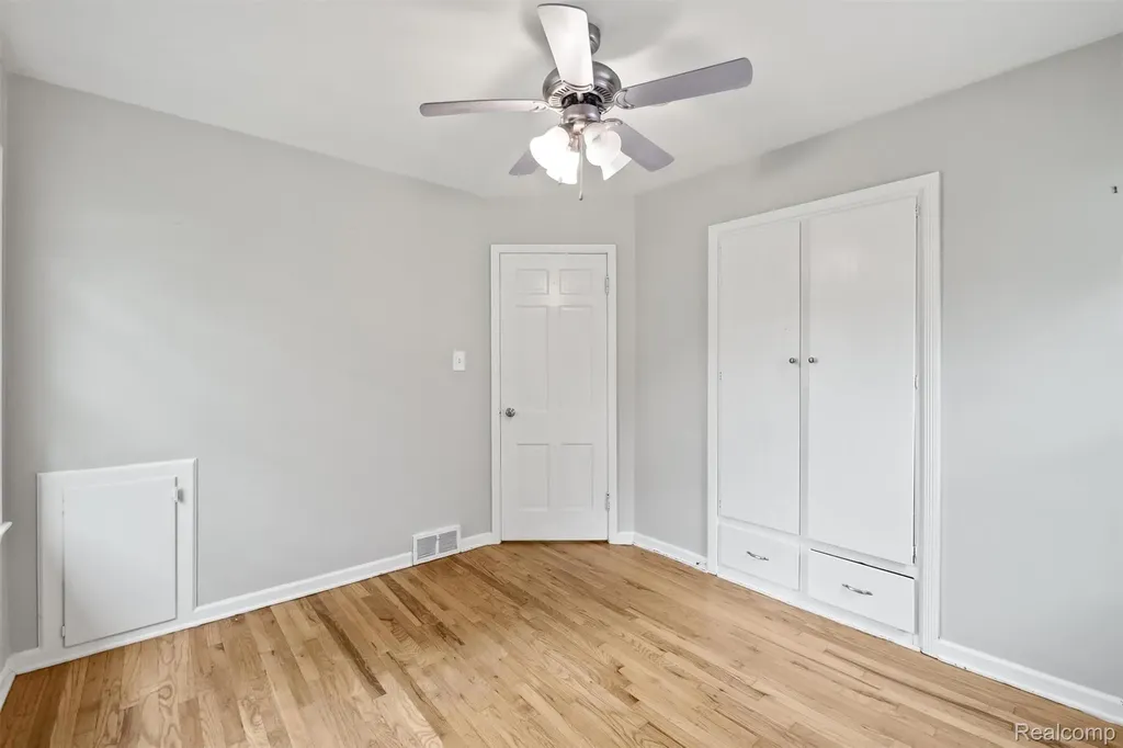 19580 Brady Street Redford Charter Township MI 48240