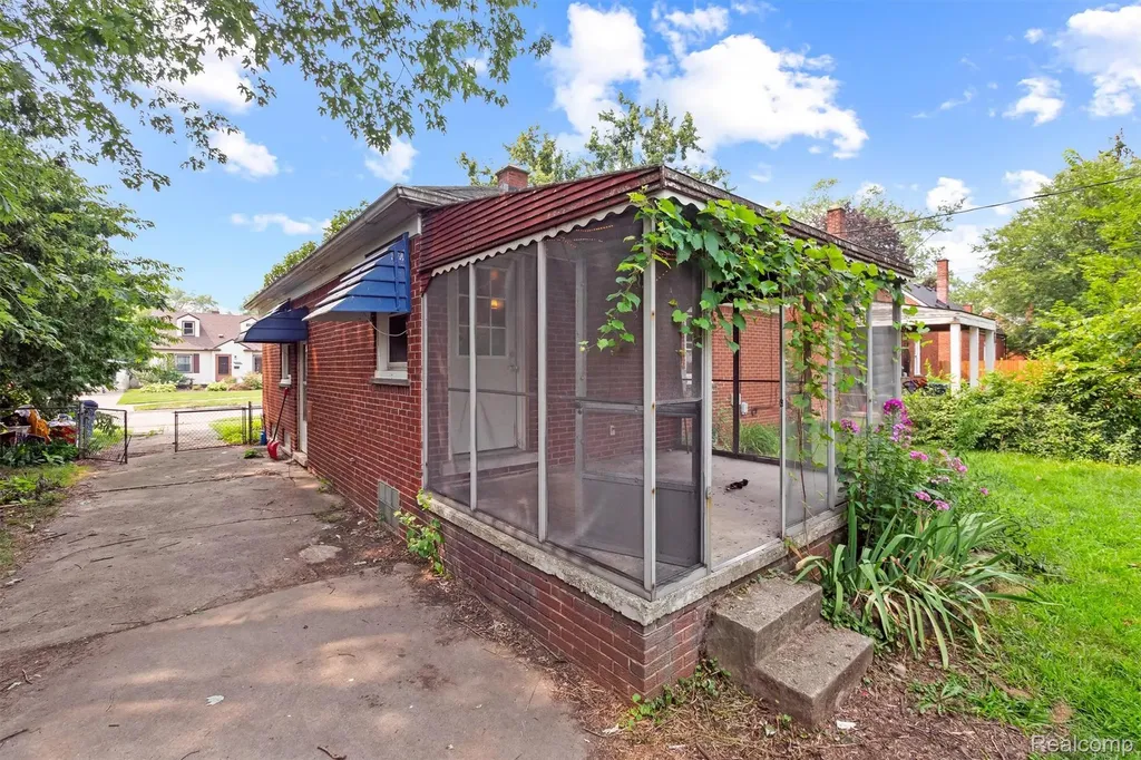 19580 Brady Street Redford Charter Township MI 48240