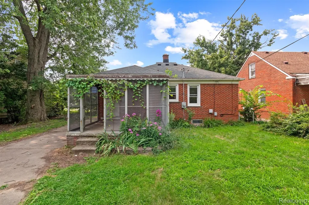 19580 Brady Street Redford Charter Township MI 48240