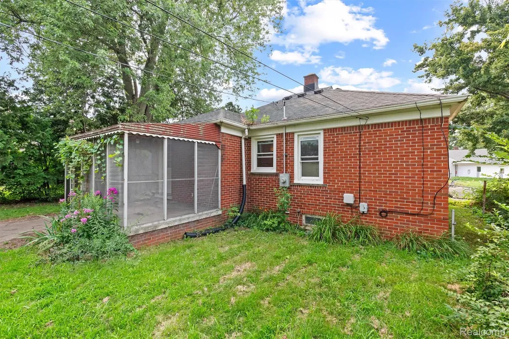 19580 Brady Street Redford Charter Township MI 48240