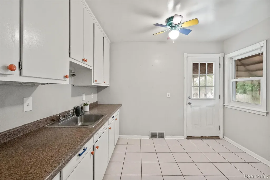 19580 Brady Street Redford Charter Township MI 48240
