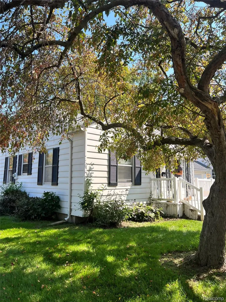 3354 Binscarth Avenue Saginaw City MI 48602