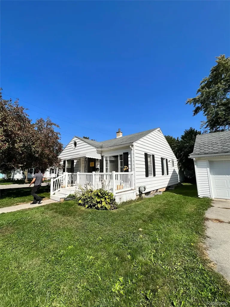 3354 Binscarth Avenue Saginaw City MI 48602