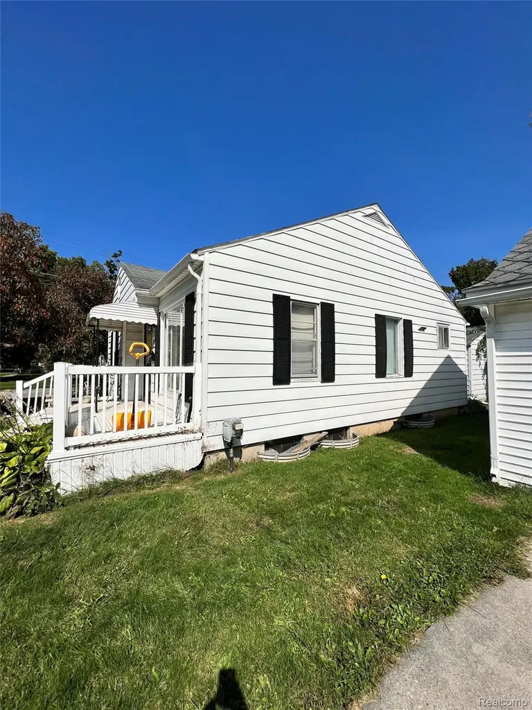 3354 Binscarth Avenue Saginaw City MI 48602