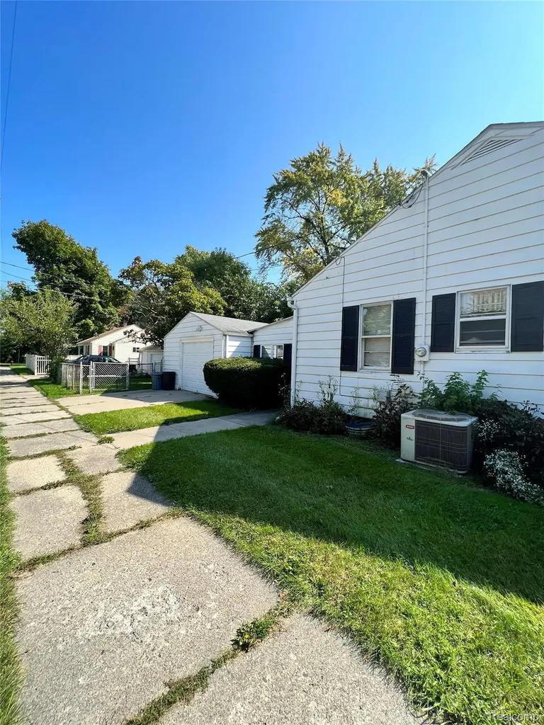3354 Binscarth Avenue Saginaw City MI 48602