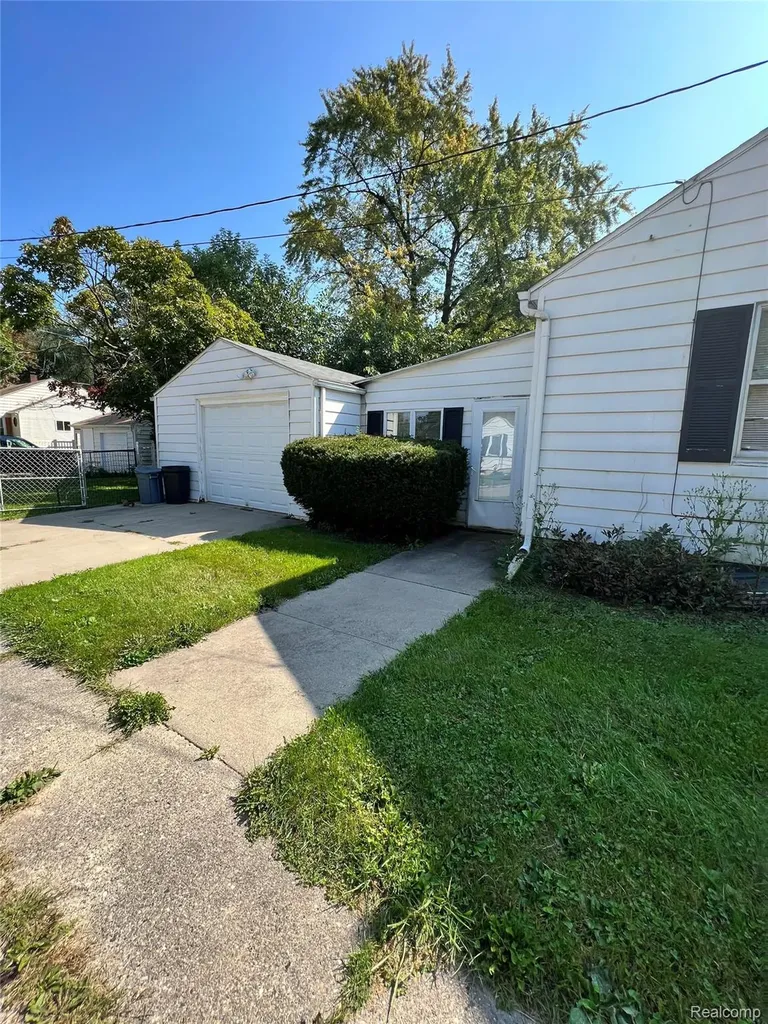 3354 Binscarth Avenue Saginaw City MI 48602