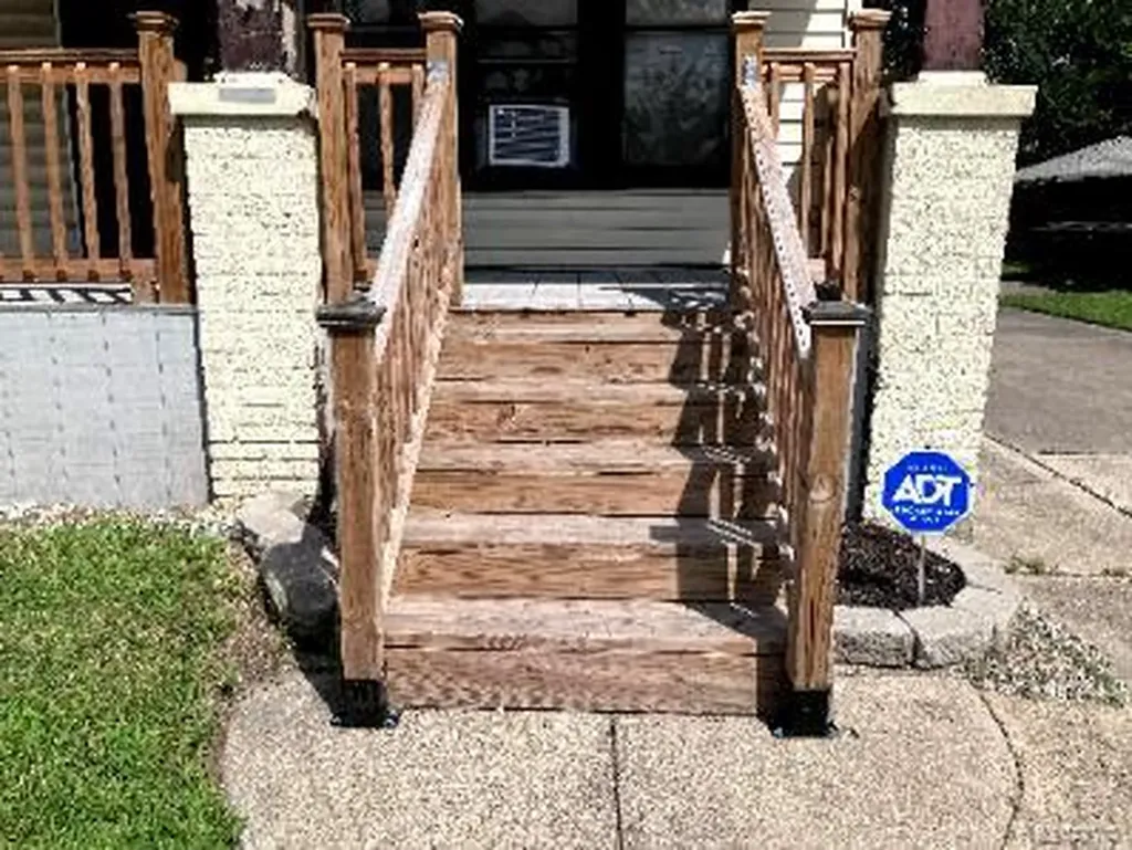 8827 E Warren Avenue Detroit City MI 48214