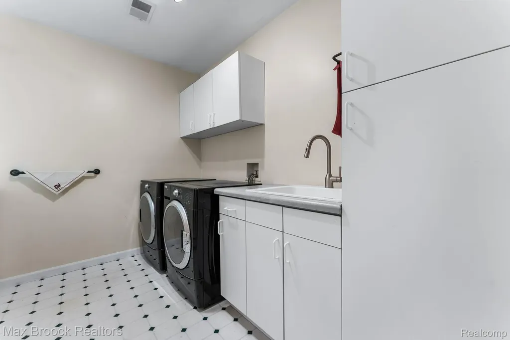 20403 Robinway Drive Clinton Charter Township MI 48036