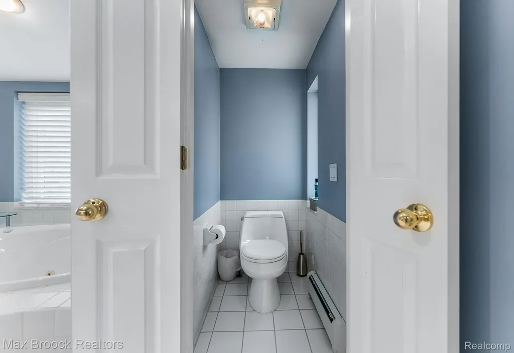 20403 Robinway Drive Clinton Charter Township MI 48036