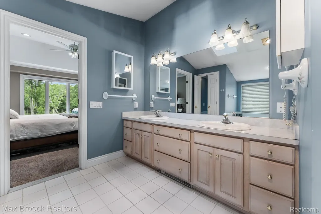 20403 Robinway Drive Clinton Charter Township MI 48036
