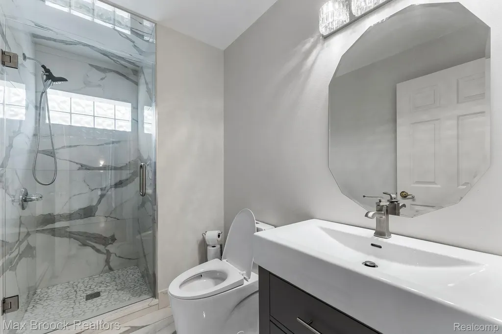 20403 Robinway Drive Clinton Charter Township MI 48036
