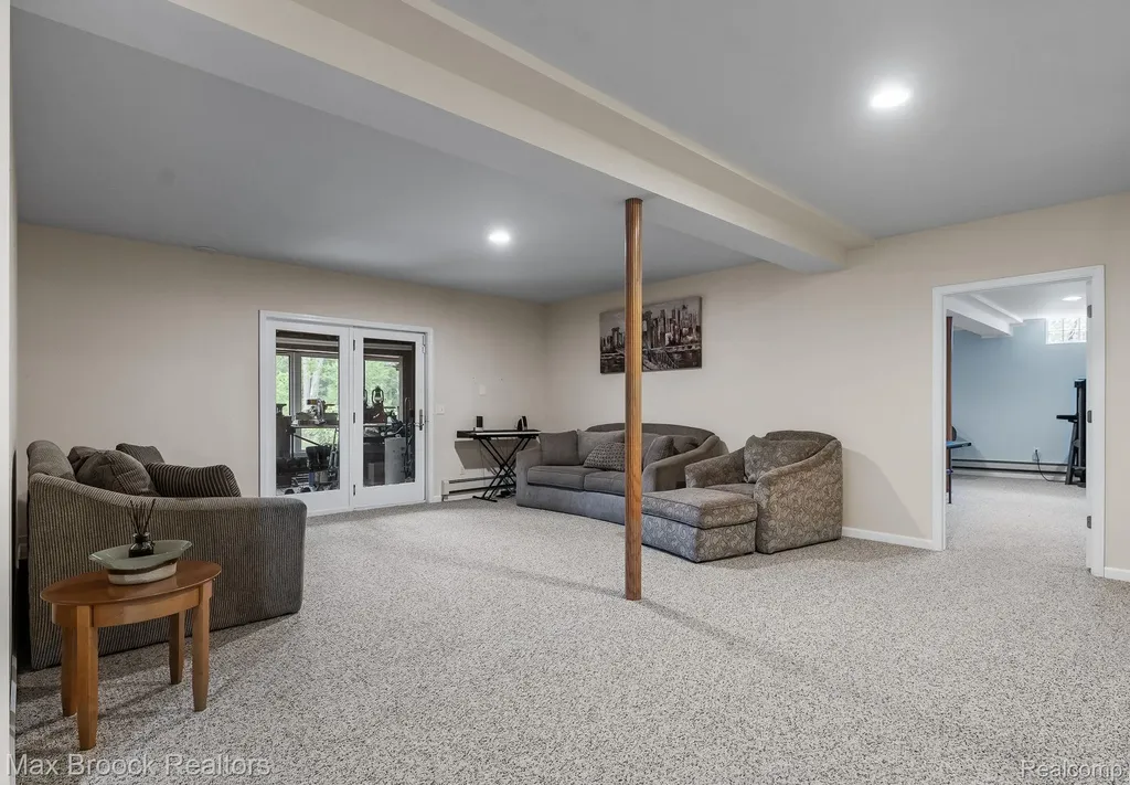 20403 Robinway Drive Clinton Charter Township MI 48036