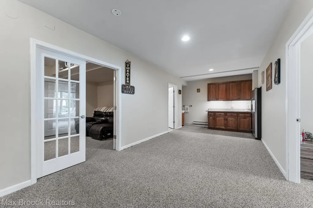 20403 Robinway Drive Clinton Charter Township MI 48036