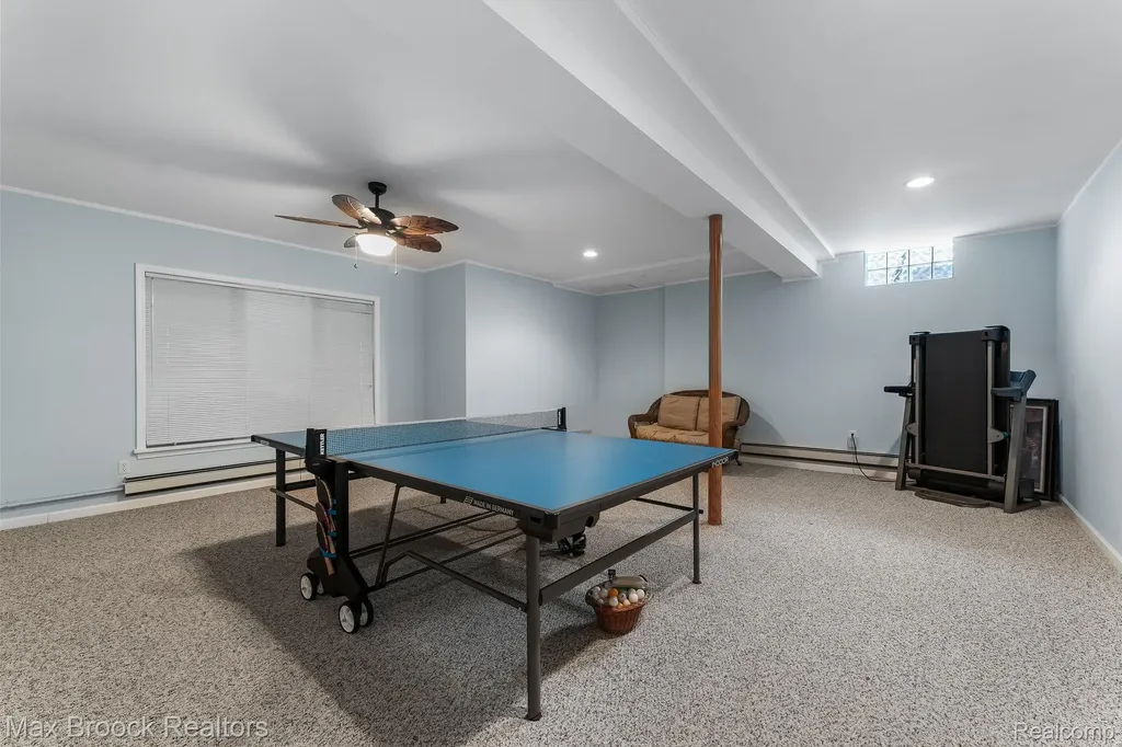 20403 Robinway Drive Clinton Charter Township MI 48036