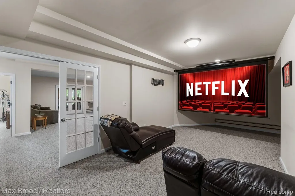 20403 Robinway Drive Clinton Charter Township MI 48036