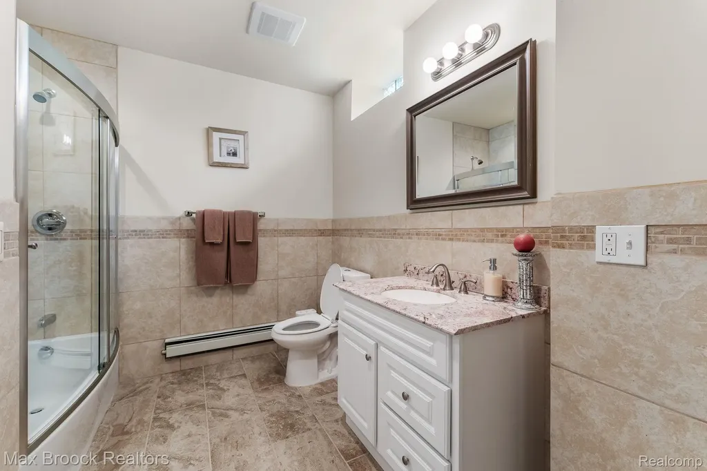 20403 Robinway Drive Clinton Charter Township MI 48036