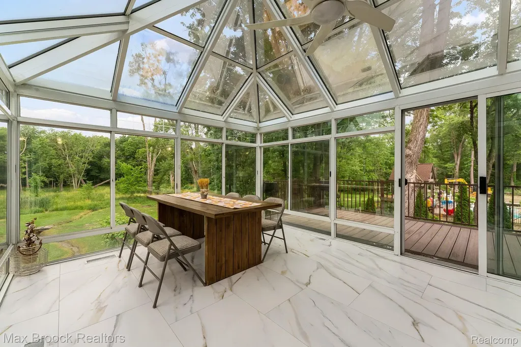 20403 Robinway Drive Clinton Charter Township MI 48036