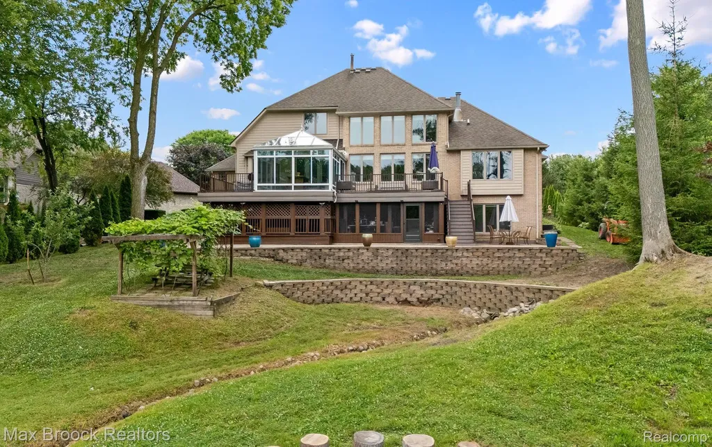 20403 Robinway Drive Clinton Charter Township MI 48036