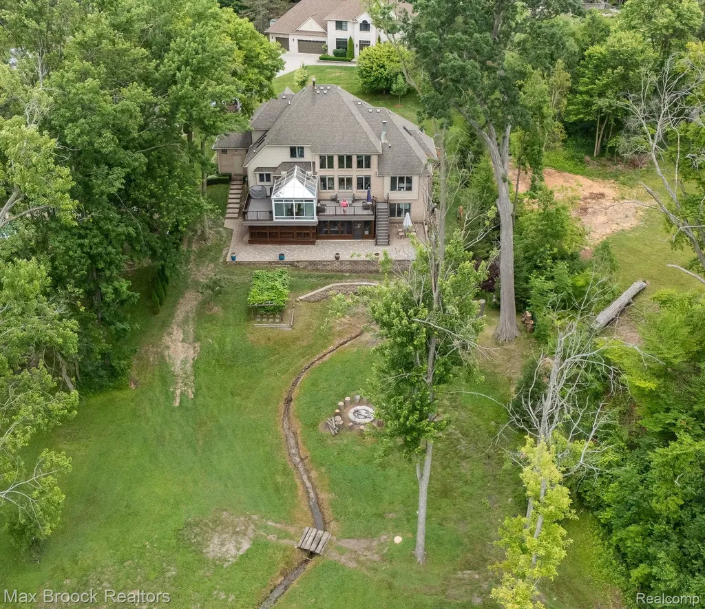 20403 Robinway Drive Clinton Charter Township MI 48036