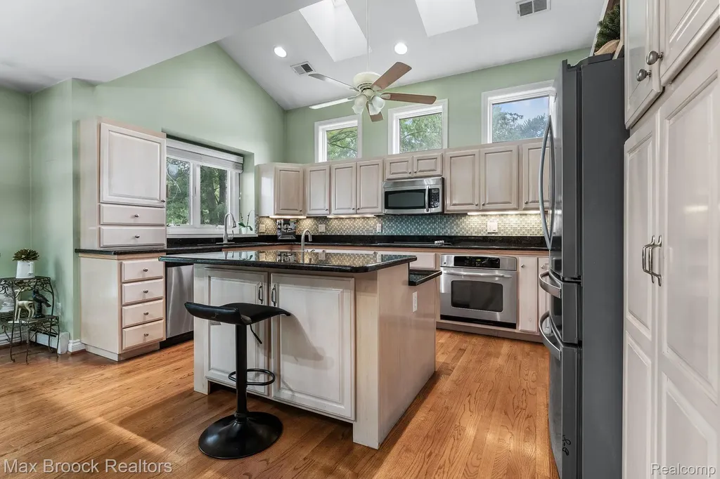 20403 Robinway Drive Clinton Charter Township MI 48036