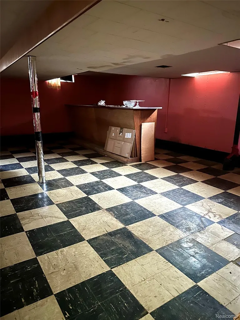 19394 Riverview Street Detroit City MI 48219