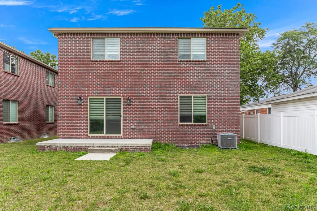 6735 Norborne Avenue Dearborn Heights City MI 48127