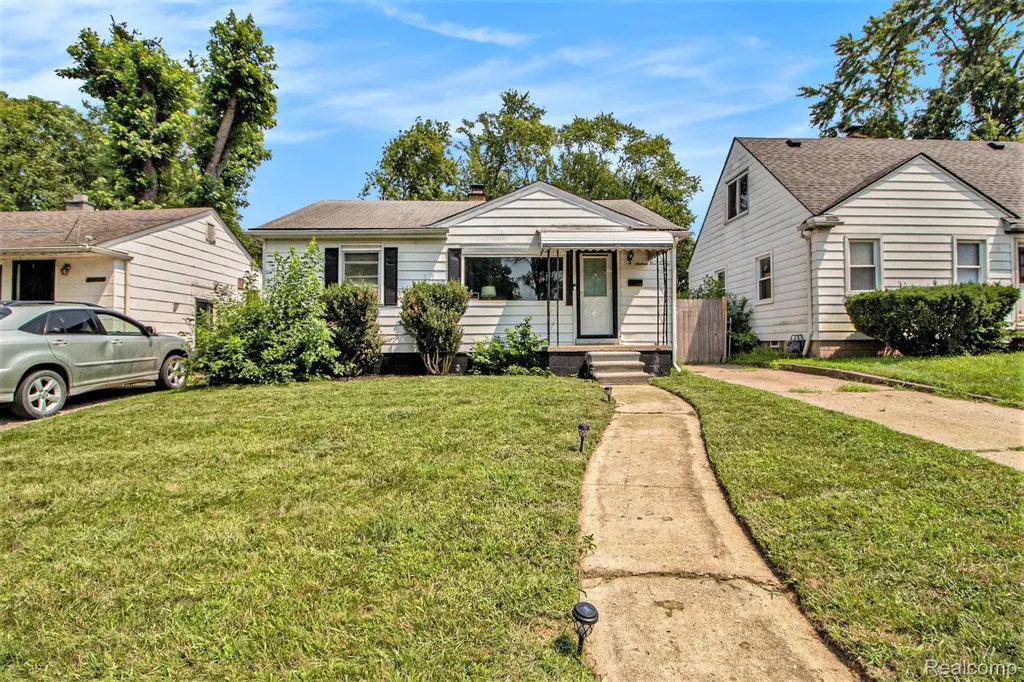 16520 Lenore Detroit City MI 48219