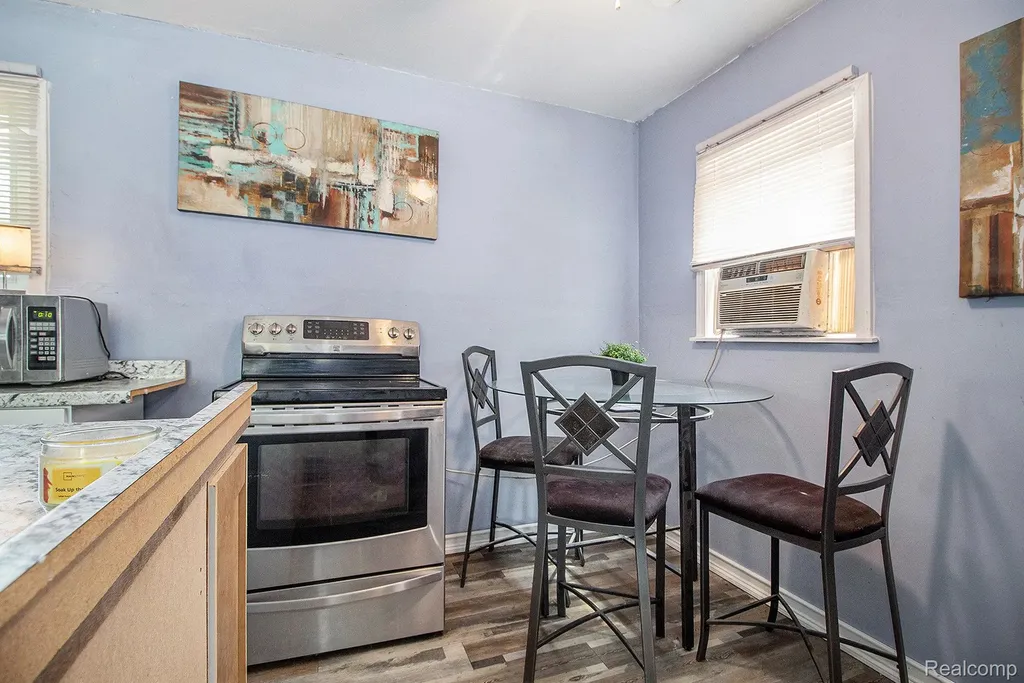 16520 Lenore Detroit City MI 48219