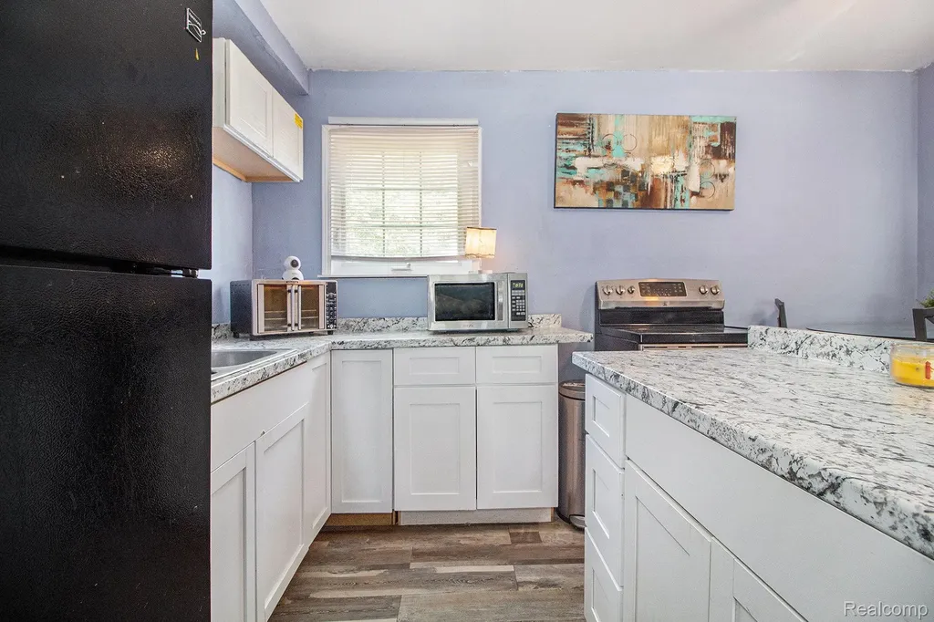 16520 Lenore Detroit City MI 48219