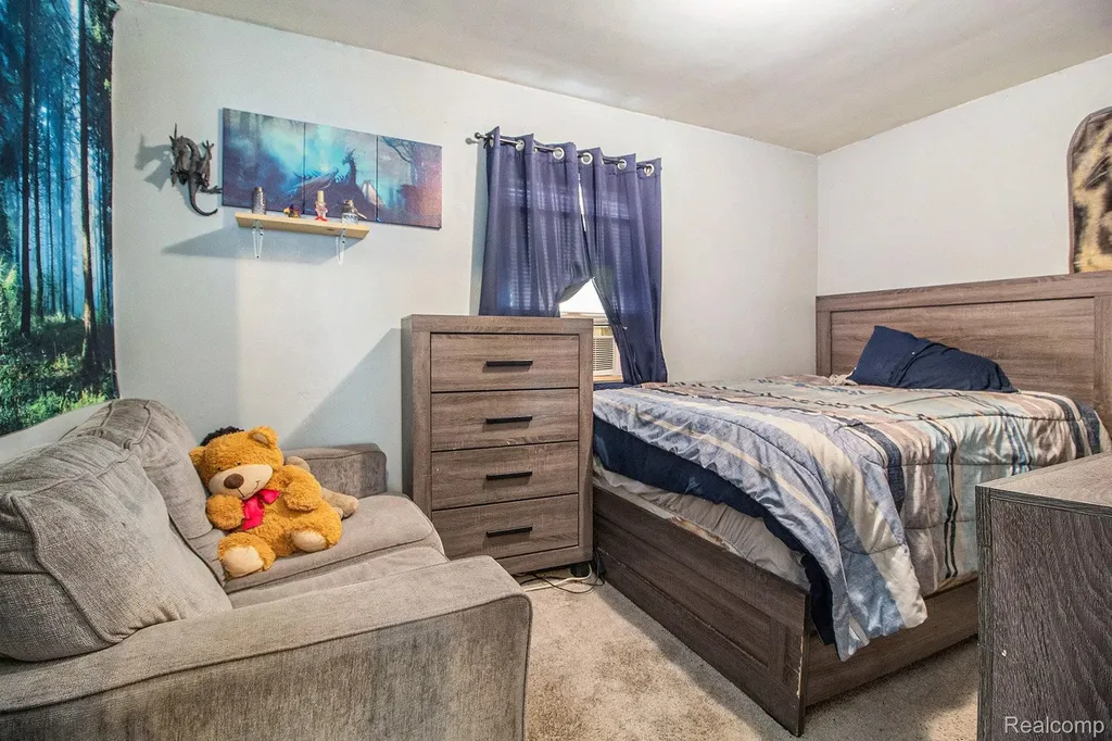16520 Lenore Detroit City MI 48219