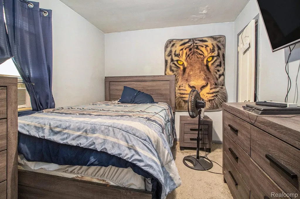 16520 Lenore Detroit City MI 48219