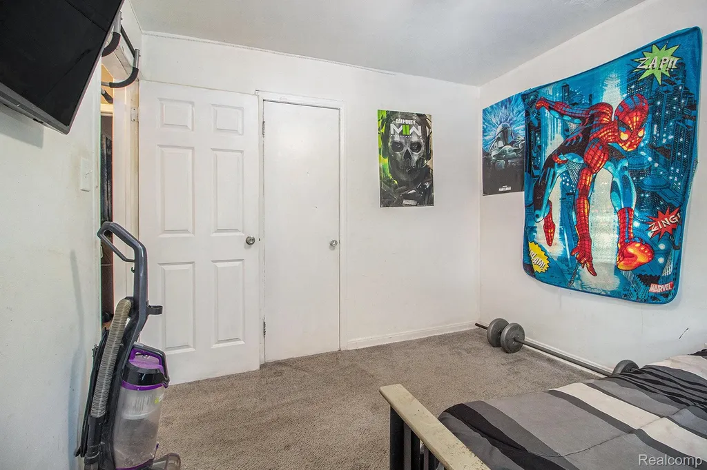 16520 Lenore Detroit City MI 48219