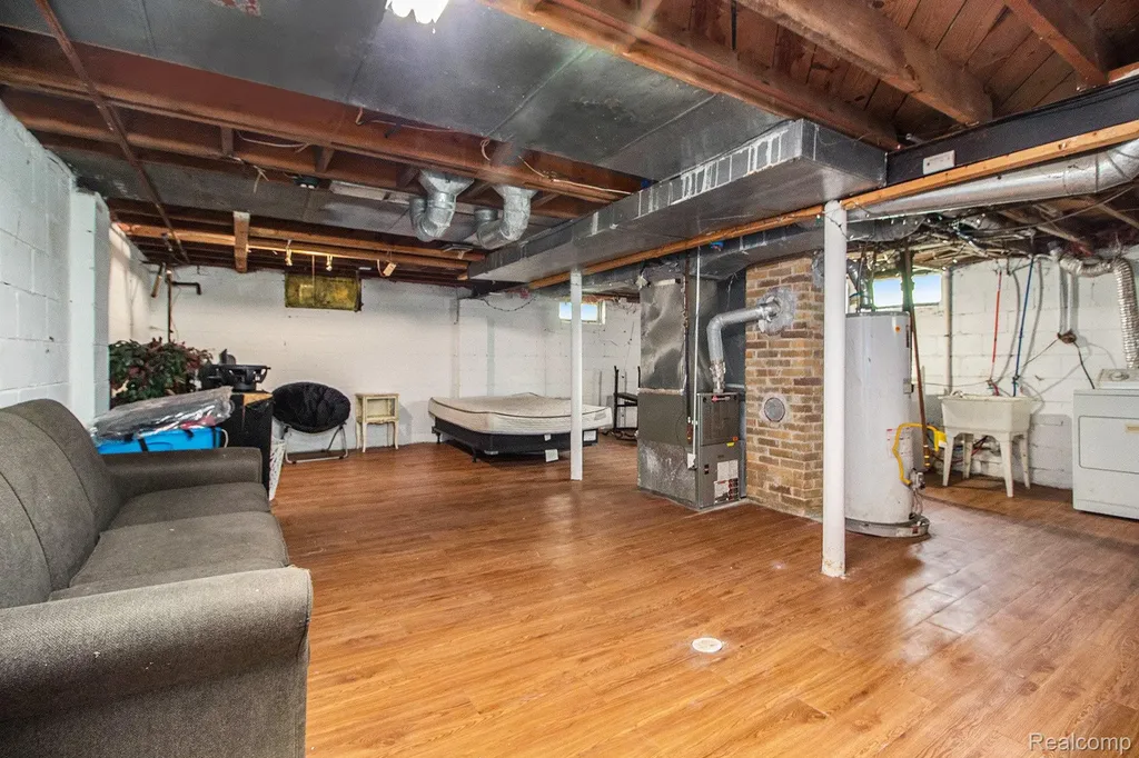 16520 Lenore Detroit City MI 48219