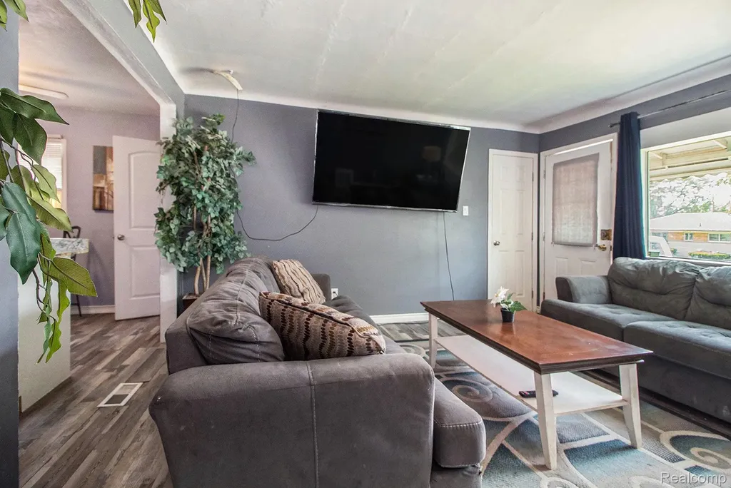 16520 Lenore Detroit City MI 48219