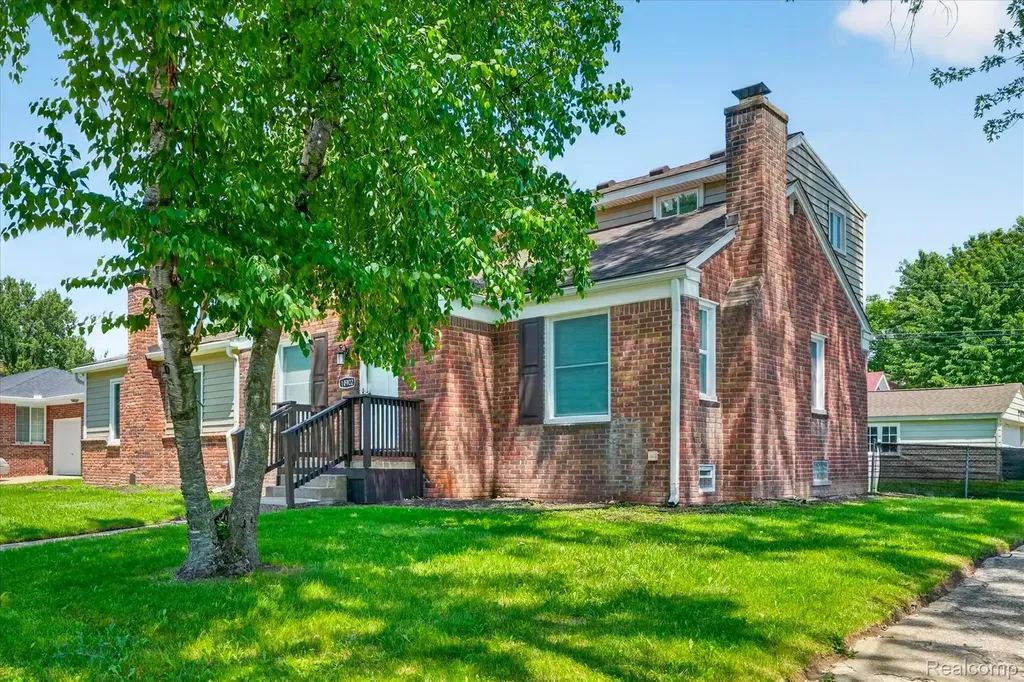 18902 Westmore Street Livonia City MI 48152