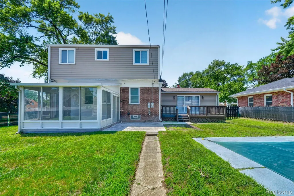 18902 Westmore Street Livonia City MI 48152
