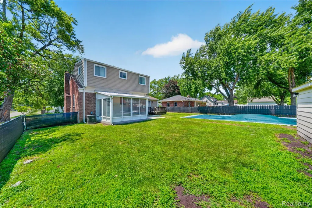 18902 Westmore Street Livonia City MI 48152